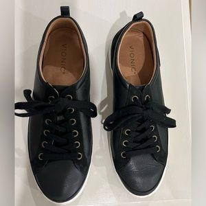 Vionic Women’s Black Leather Nubucks